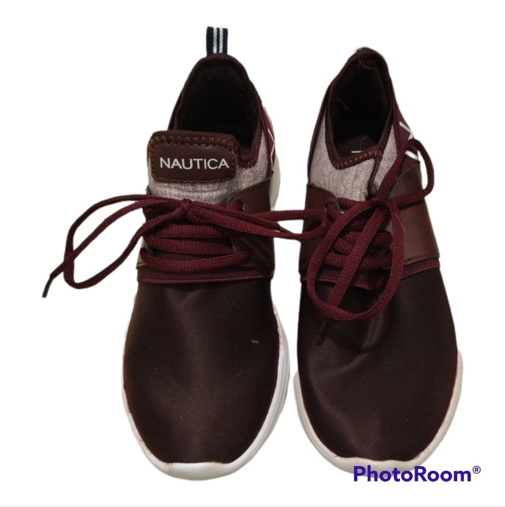Nautica Sneakers Size 6 Women Wine color